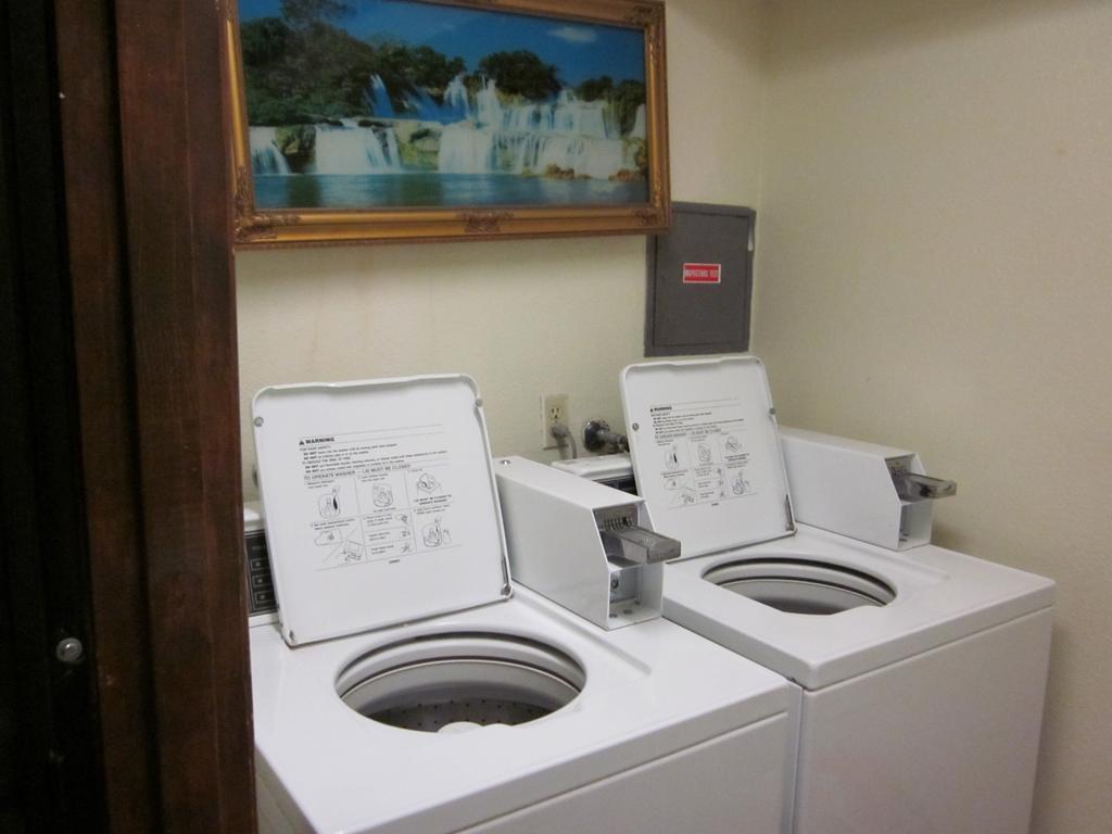 Americas Best Value Inn ストックトン エクステリア 写真